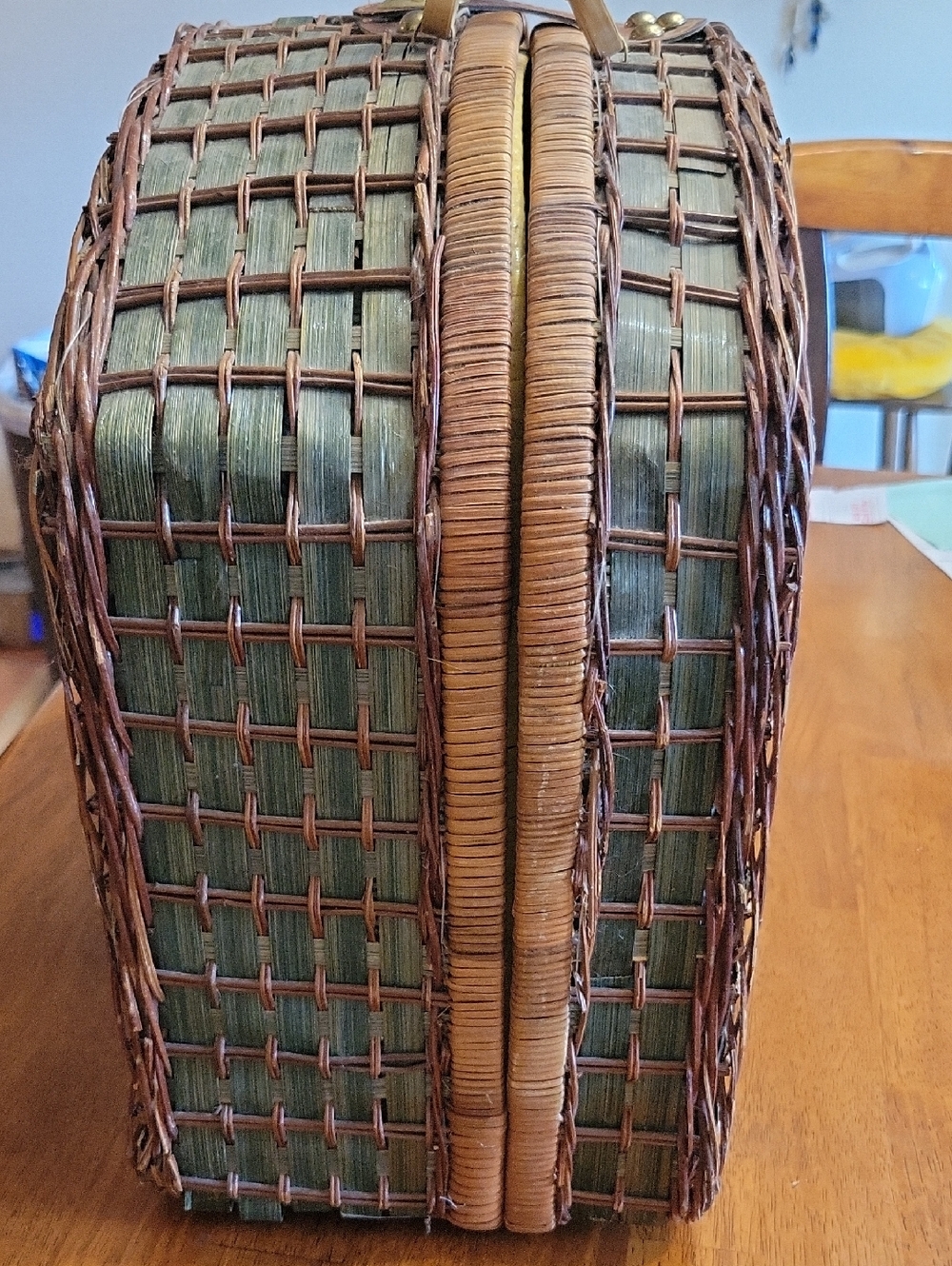Vintage Green Wicker Picnic Basket Case - Picture 9 of 9